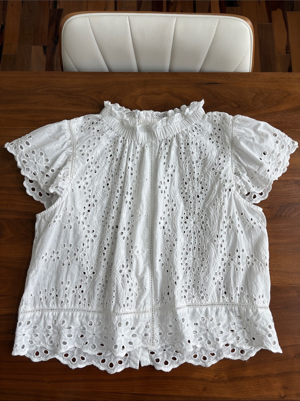 Jennifer & Grace Broderie Anglaise Flutter Sleeve Blouse
Size Large - Picture 3 of 10